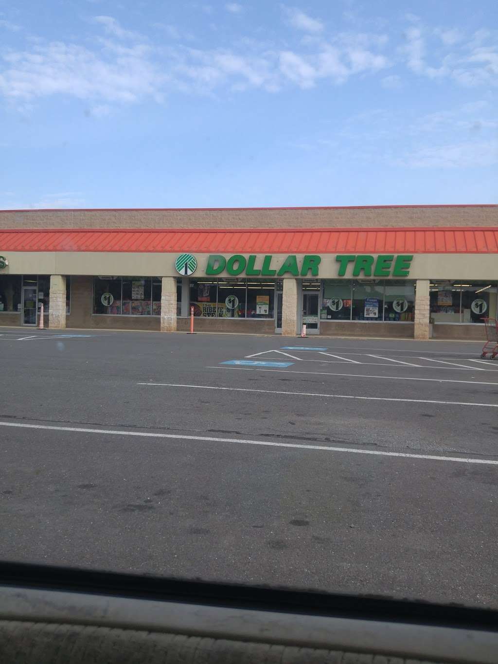 Dollar Tree | 7 Gold Star Plaza, Shenandoah, PA 17976 | Phone: (272) 333-6052