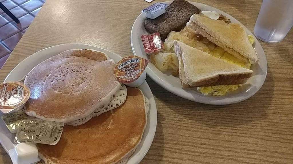 Front Royal Diner | 865 John Marshall Hwy, Front Royal, VA 22630, USA | Phone: (540) 636-2270