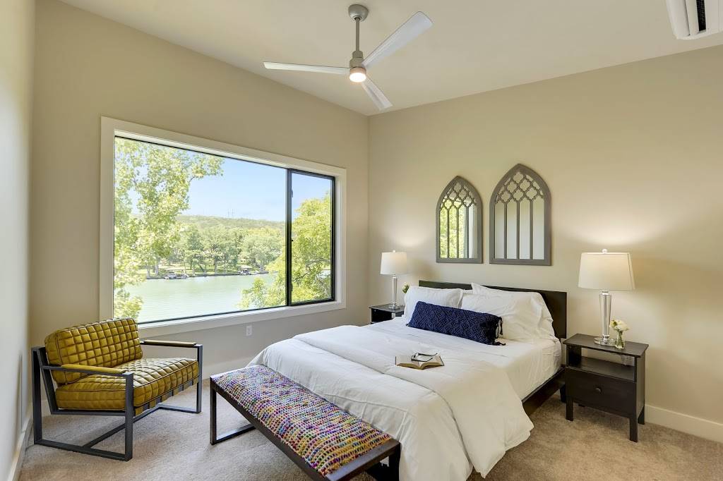 Lake Austin Retreat, Walker Luxury Vacation Rentals | 1806 Ski Slope Dr, Austin, TX 78733, USA | Phone: (512) 501-3580