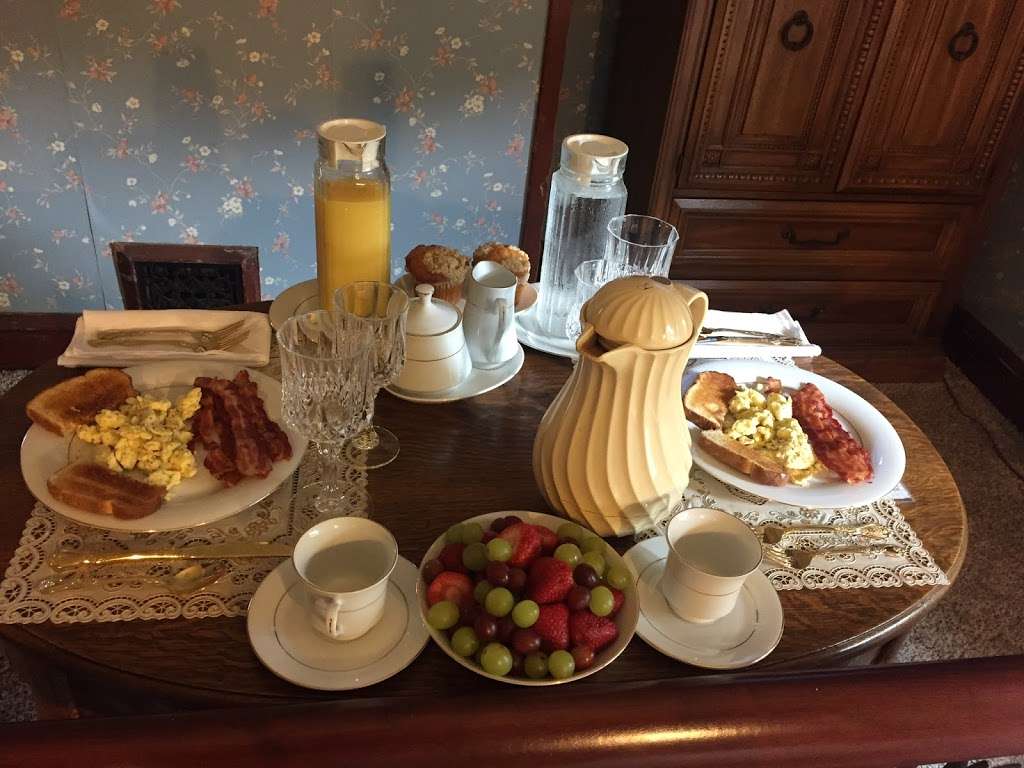 Wikstrom Manor Bed & Breakfast | 304 W 2nd St, Momence, IL 60954 | Phone: (815) 472-3156