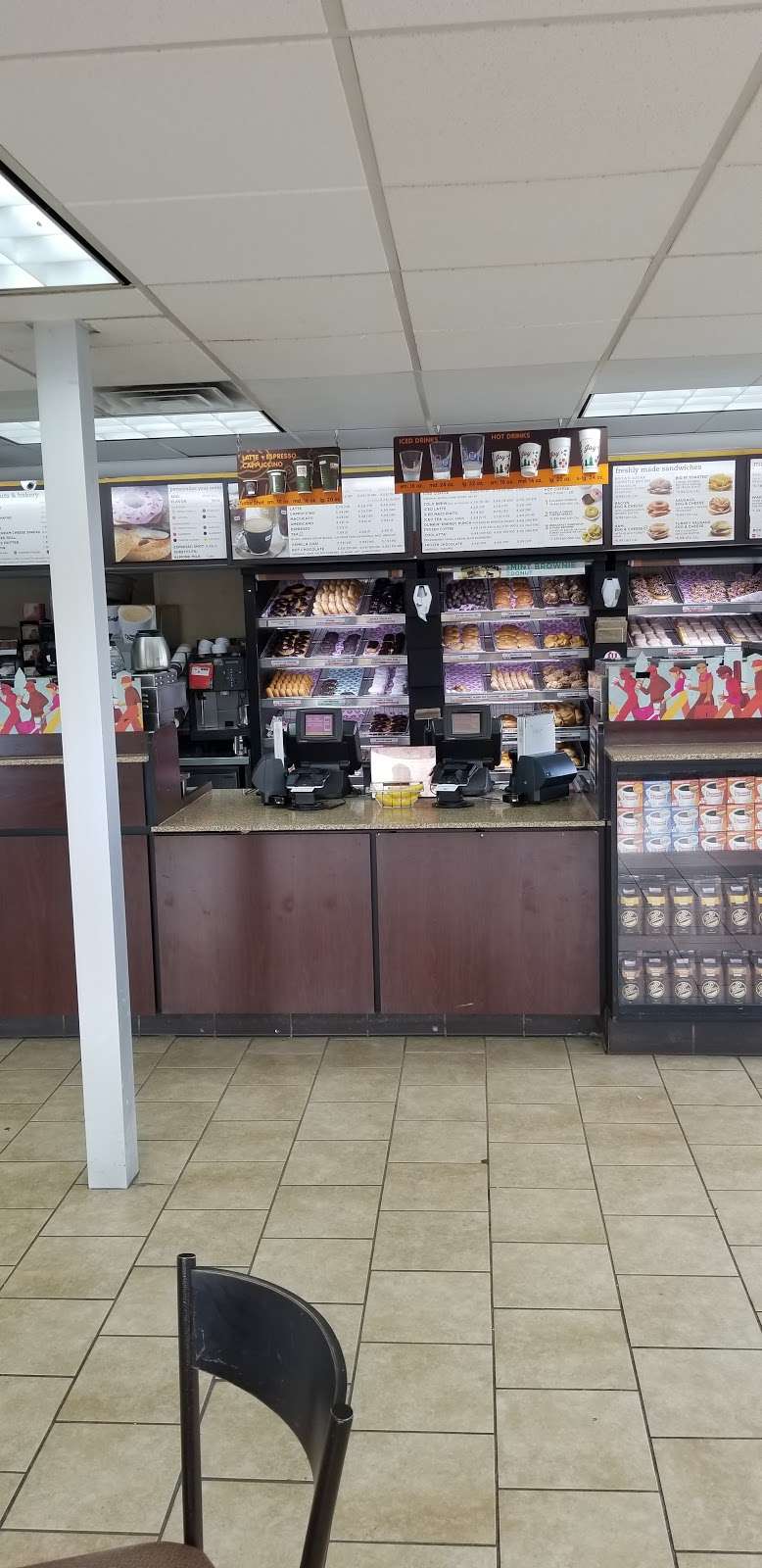 Dunkin Donuts | 2340 W 52nd St Gas Station, Chicago, IL 60609, USA | Phone: (773) 436-5252