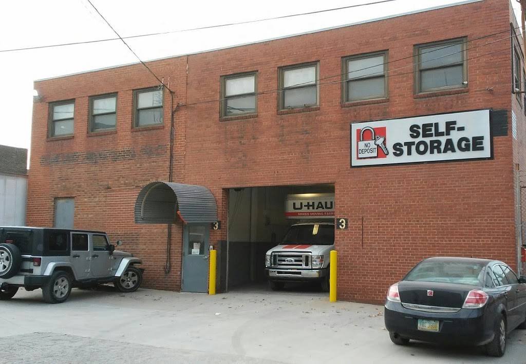 CLE Self Storage | 2401 Center St, Cleveland, OH 44113, USA | Phone: (216) 471-5968