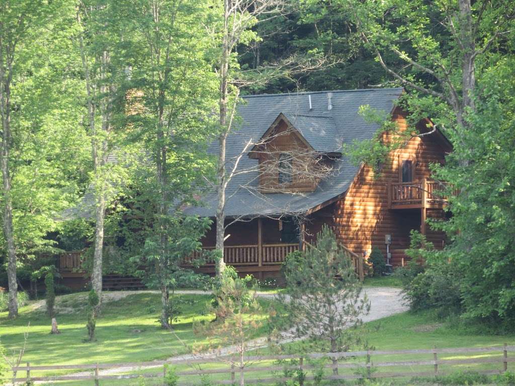 Adventurewood Log Cabin | 5977 Kent Rd, Bloomington, IN 47401, USA | Phone: (812) 272-5057