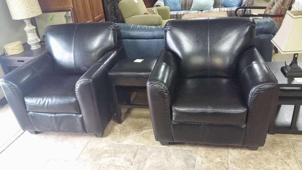 AHMM Furniture Warehouse | 1580 SW Market St, Pleasant Hill, MO 64080, USA | Phone: (816) 875-6131