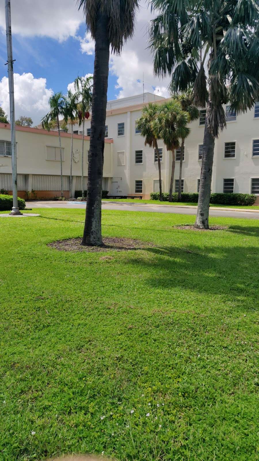 South Florida State Hospital | 800 E Cypress Dr, Pembroke Pines, FL 33025, USA | Phone: (954) 392-3000