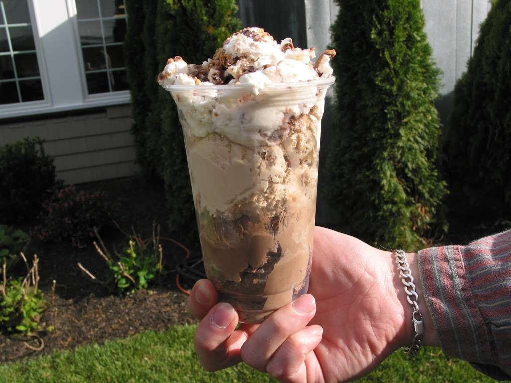 White Farms Ice Cream | 326 High St, Ipswich, MA 01938, USA | Phone: (978) 356-2633