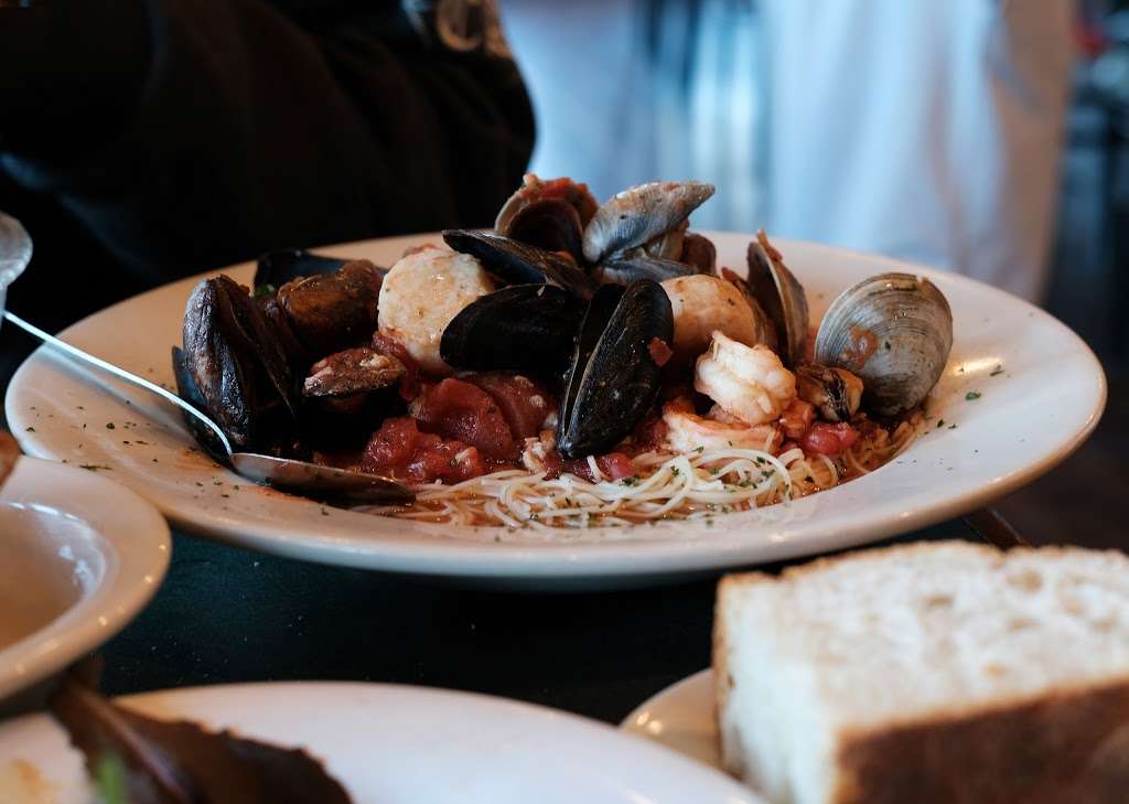 Maggies Waterfront Cafe | 9242 N Delaware Ave, Philadelphia, PA 19114, USA | Phone: (215) 637-6716