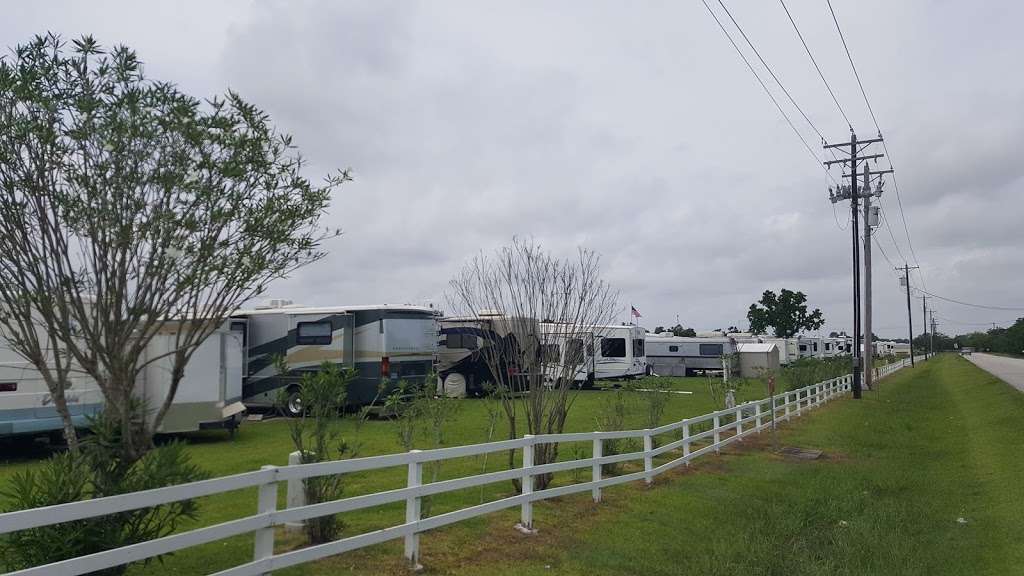 Green Caye RV Park | 2400 Green River Ln, Dickinson, TX 77539 | Phone: (281) 249-9330