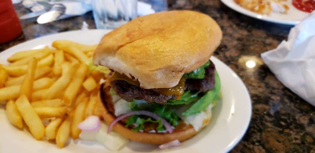 Bayou Grill Specialty Burger Seafood | 1635 Broadway St #117, Pearland, TX 77581, USA | Phone: (281) 993-1779