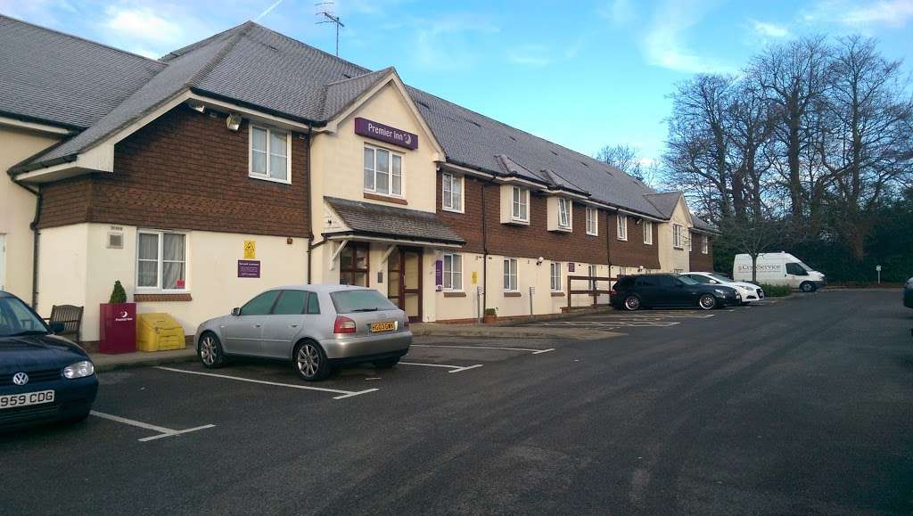 Premier Inn East Grinstead | London Rd, East Grinstead, Felbridge, East Grinstead RH19 2QR, UK | Phone: 0871 527 8348