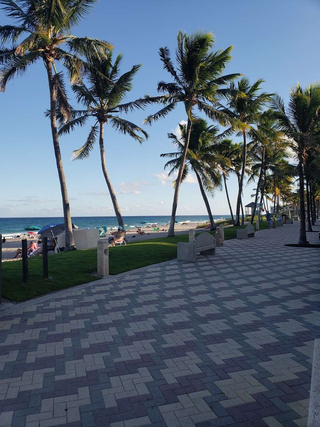 Deerfield Beach Main Parking Lot | 2000-2098 SE 1st St, Deerfield Beach, FL 33441, USA