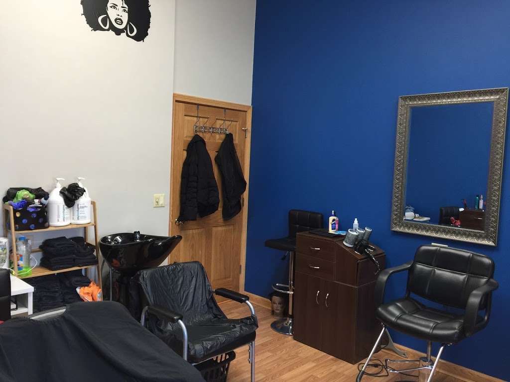 Suite Kinks and Curls | 16060 Oak Park Ave #142, Tinley Park, IL 60429, USA | Phone: (708) 713-5465