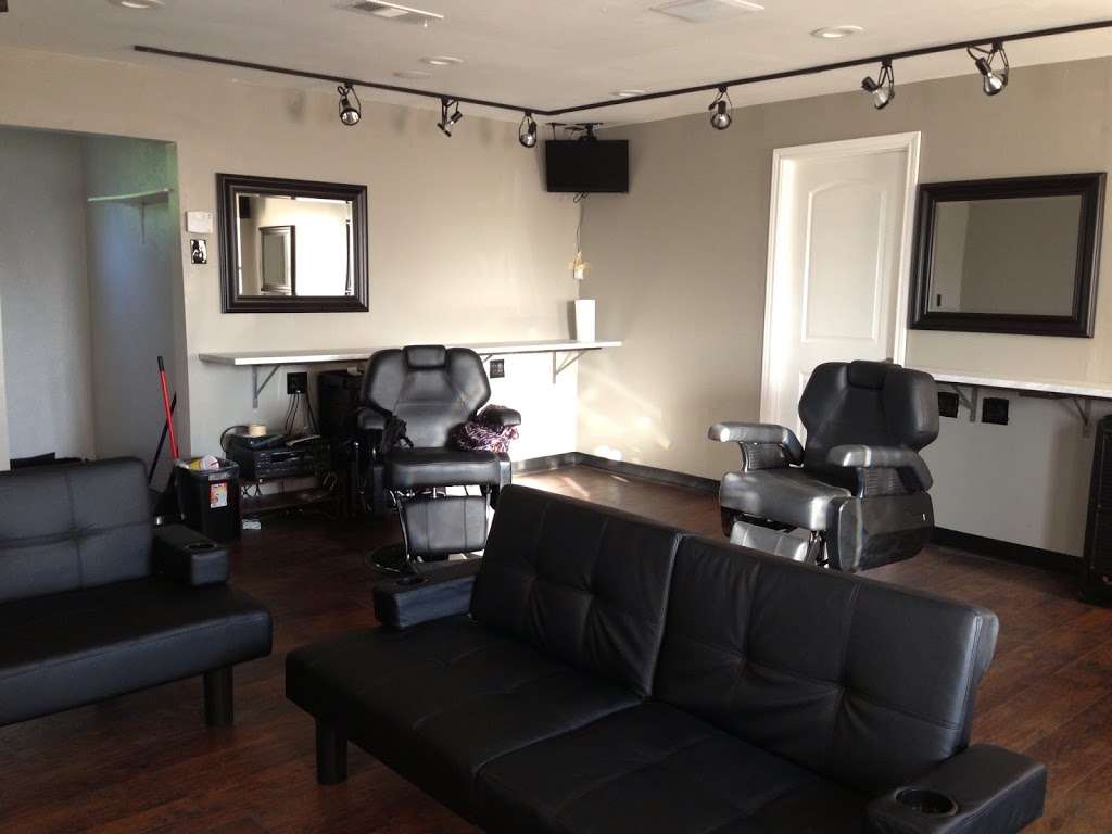 Rays Barber Shop & Beauty Salon | 642 S Interstate 35 East Service Rd, Red Oak, TX 75154 | Phone: (972) 576-8455