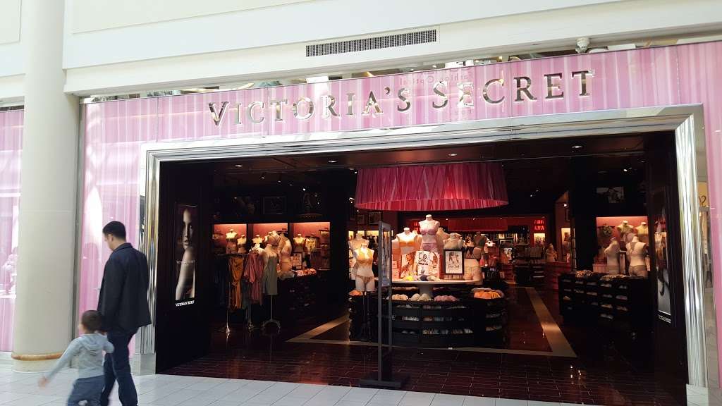 Victorias Secret & PINK | 3710 U.S. 9 #1701, Freehold, NJ 07728, USA | Phone: (732) 431-4224