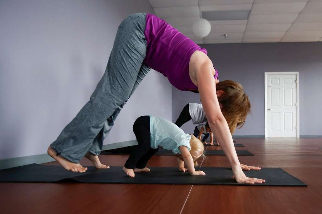 ohmMother Yoga | 1110 N Main St, Algonquin, IL 60102, USA | Phone: (847) 773-1647