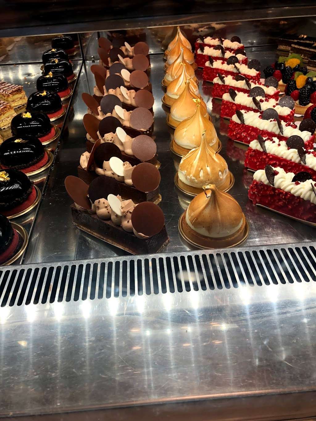Bellagio Patisserie | MGM National Harbor Resort & Casino, 101 MGM National Ave, Oxon Hill, MD 20745 | Phone: (301) 971-6020