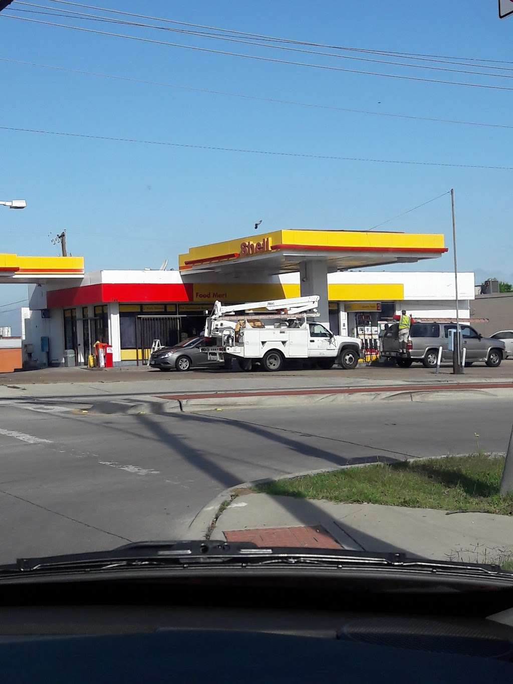 Shell | 1746 S Carrier Pkwy, Grand Prairie, TX 75051, USA | Phone: (972) 660-4500