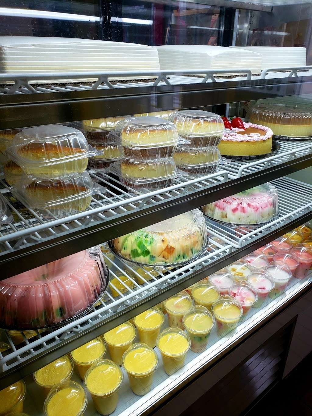 Los Claveles Bakery | 800 W Newport Pike, Wilmington, DE 19804 | Phone: (302) 256-0881