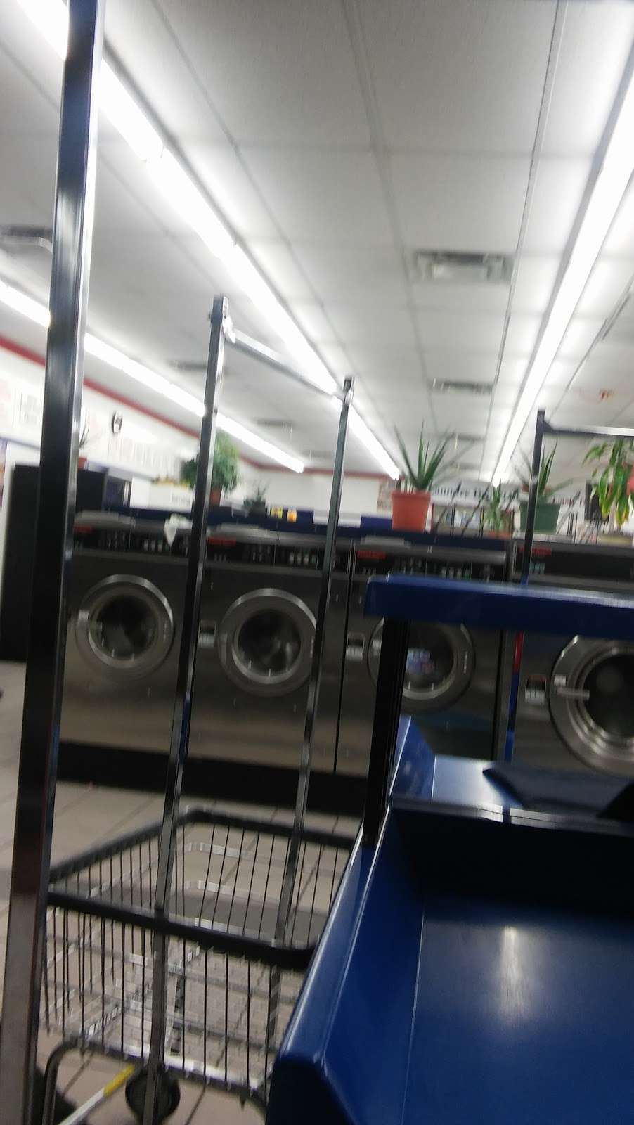 M & M Speed Laundry | 1201 W Ridge Rd, Gary, IN 46408, USA | Phone: (219) 887-2540