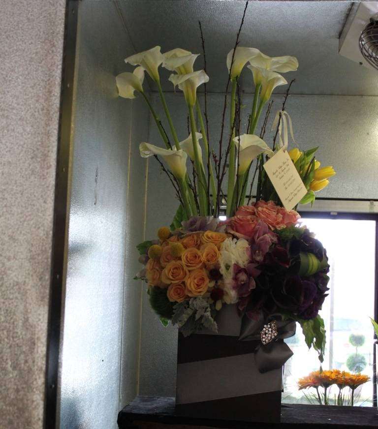 Magnolia Village Flowers | 3301 W Magnolia Blvd, Burbank, CA 91505, USA | Phone: (818) 955-5772