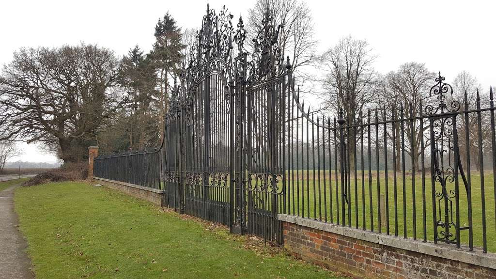 1st Lord Brocket Memorial Stones | Lemsford Rd, Hatfield AL10 0DZ, UK