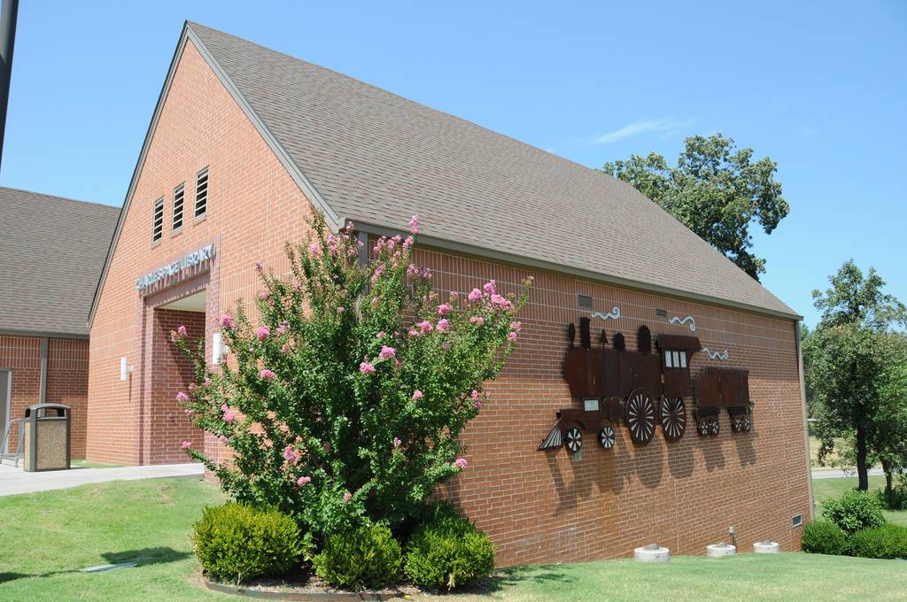 Charles Page Library | 551 E 4th St, Sand Springs, OK 74063, USA | Phone: (918) 549-7323