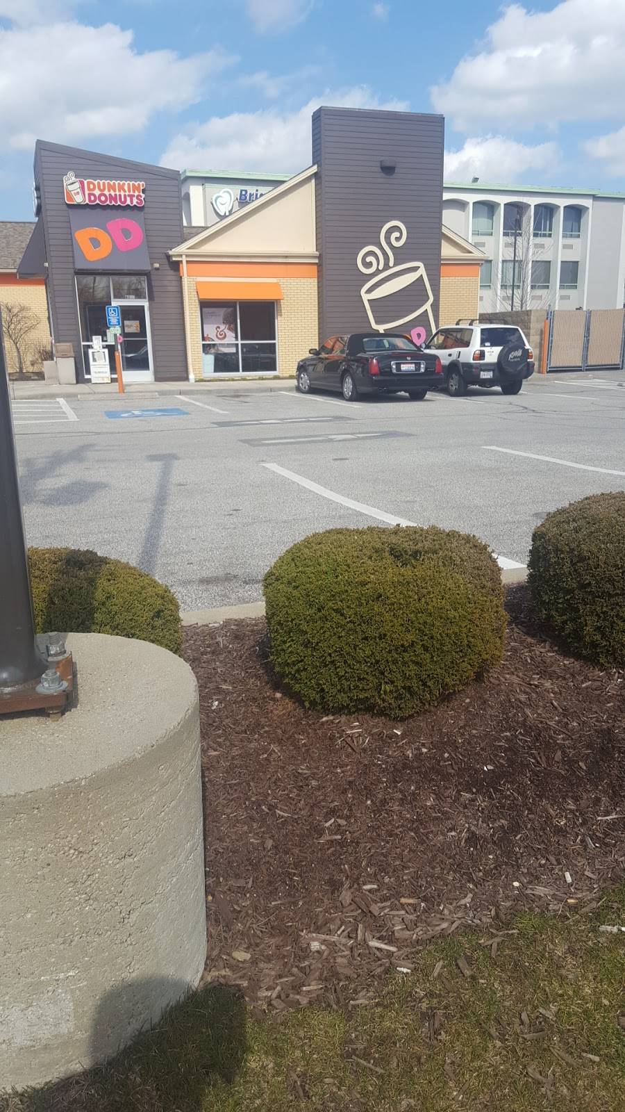 Dunkin | 6317 Pearl Rd, Parma Heights, OH 44130, USA | Phone: (440) 845-2208