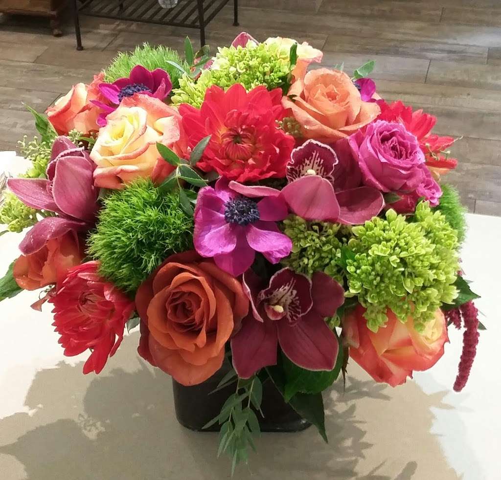 Joan's Flower Shop 22601 Lassen St, Chatsworth, CA 91311, USA