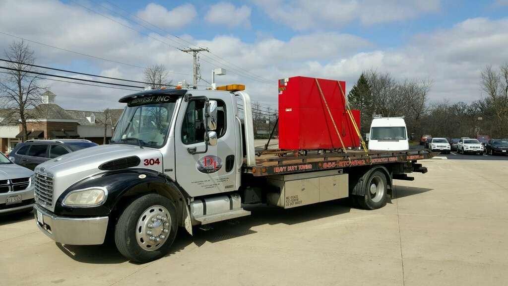 D&L Midwest Towing | 320 Cary Point Dr, Cary, IL 60013, USA | Phone: (847) 639-1764