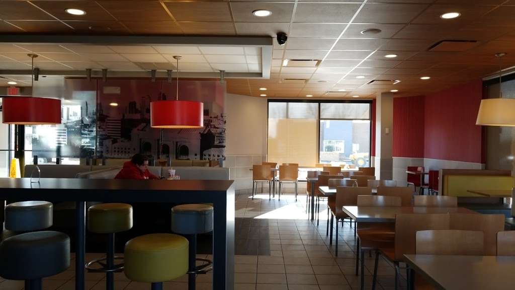 McDonalds | 5353 NW 64th St, Kansas City, MO 64151, USA | Phone: (816) 587-6266