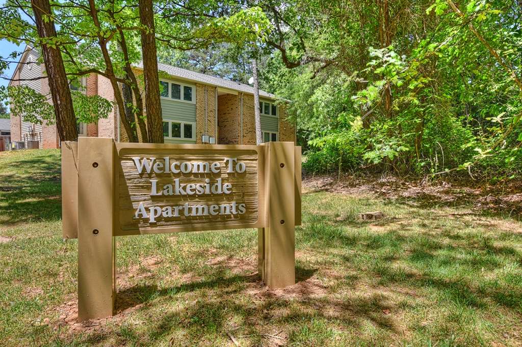 Lakeside Apartments Davidson NC | 900 Lakeview Ave, Davidson, NC 28036, USA | Phone: (704) 897-6166