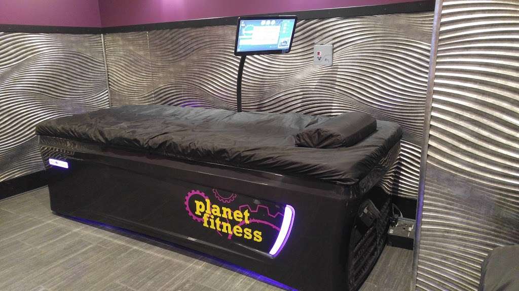 Planet Fitness | 8625 Woodward Ave, Woodridge, IL 60517, USA | Phone: (630) 324-8168