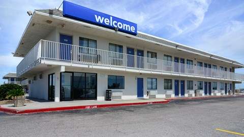 Motel 6 Galveston | 7404 Avenue J, Galveston, TX 77554, USA | Phone: (409) 740-3794