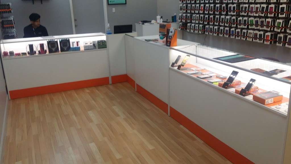 Boost Mobile | 5442 Central Florida Pkwy, Orlando, FL 32821, USA | Phone: (407) 778-4774