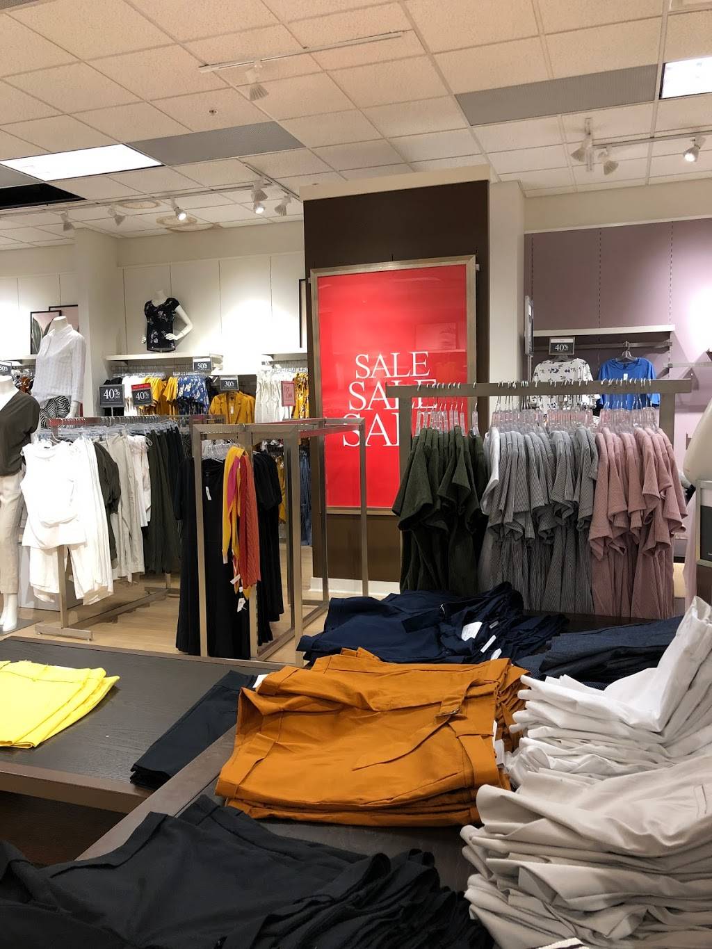 Ann Taylor Factory Store | 3000 Grapevine Mills Pkwy, Grapevine, TX 76051, USA | Phone: (972) 355-4506