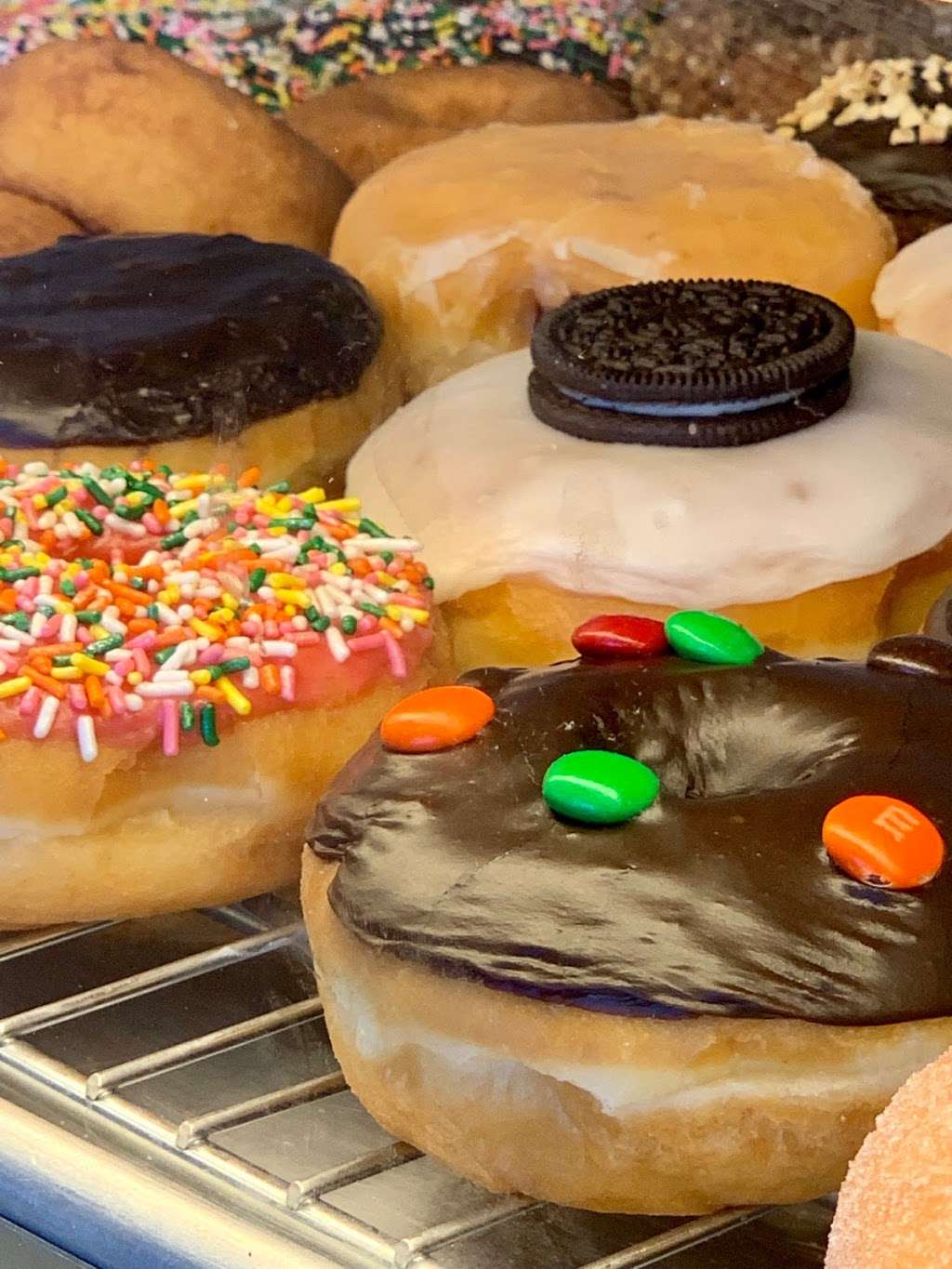 J P Donuts | 9889 Alondra Blvd, Bellflower, CA 90706, USA | Phone: (562) 920-6524