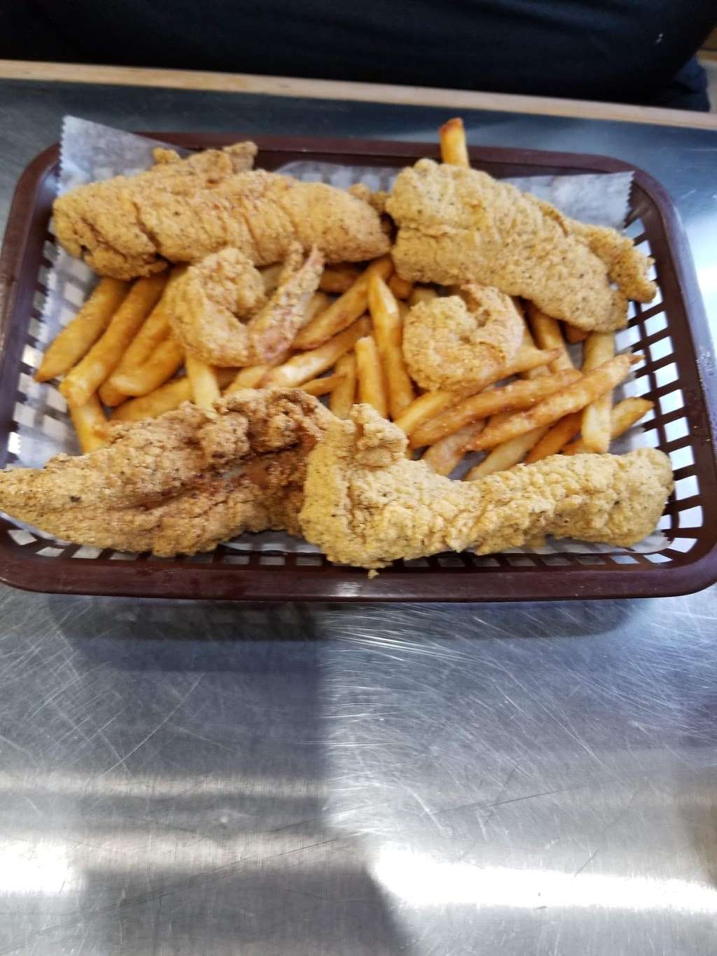 Catfish Station | 1706, 8110 Kirby Dr, Houston, TX 77054, USA | Phone: (713) 664-4445