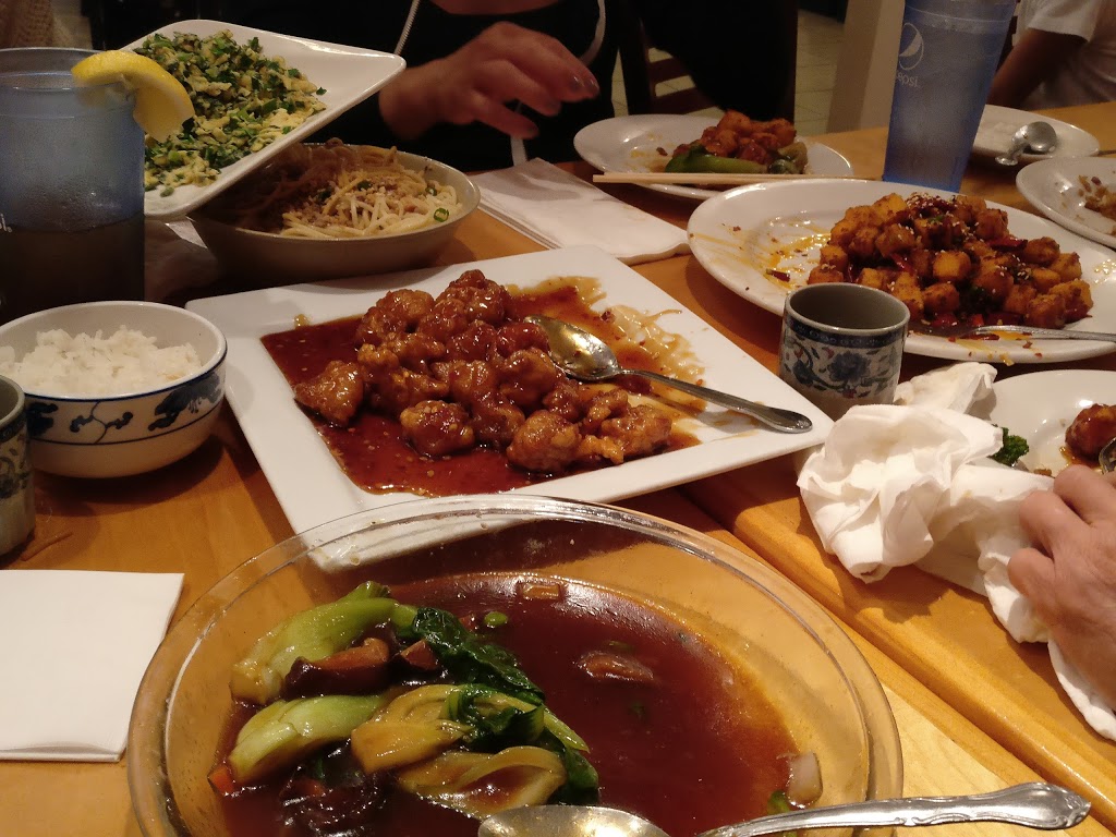 Red Pepper Chinese Restaurant | 821 Iowa St, Lawrence, KS 66044, USA | Phone: (785) 832-1288