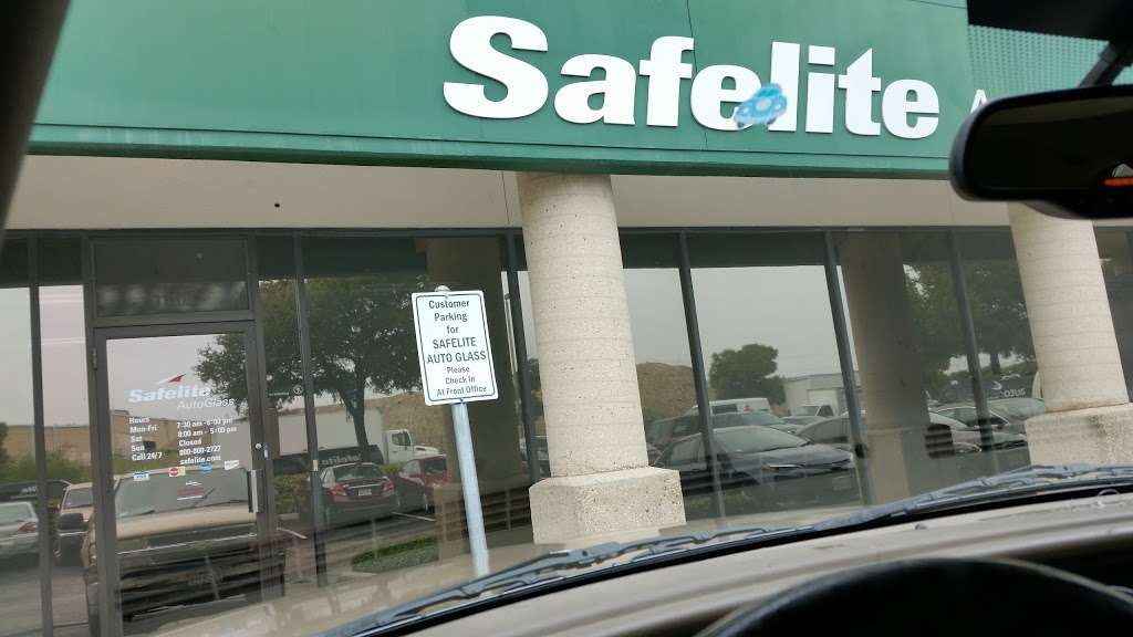 Safelite AutoGlass | 11105 Landmark 35 Dr, San Antonio, TX 78233, USA | Phone: (210) 390-1889