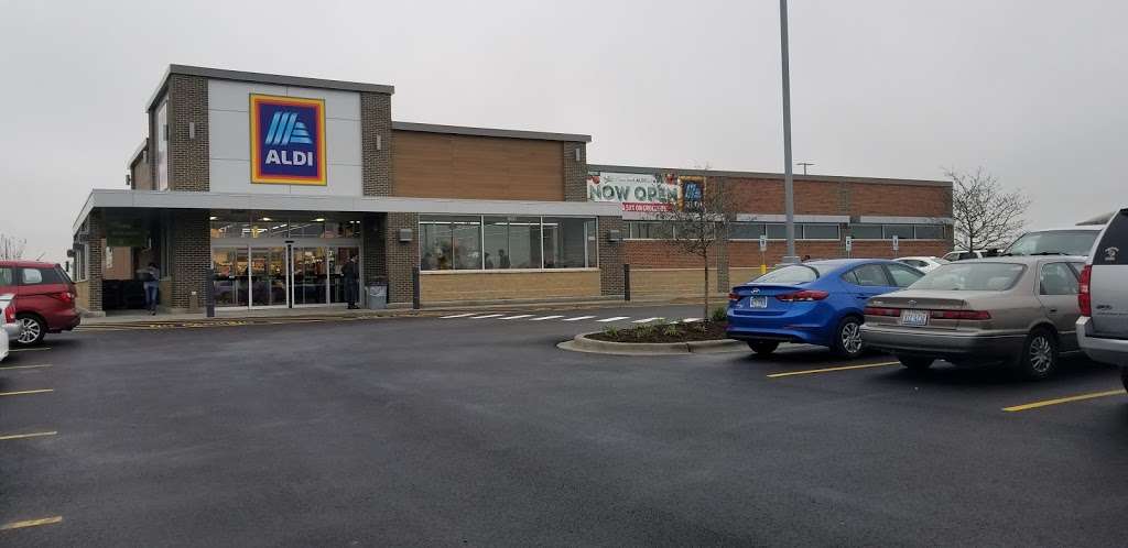 Aldi | 1050 Waukegan Rd, Waukegan, IL 60085, USA