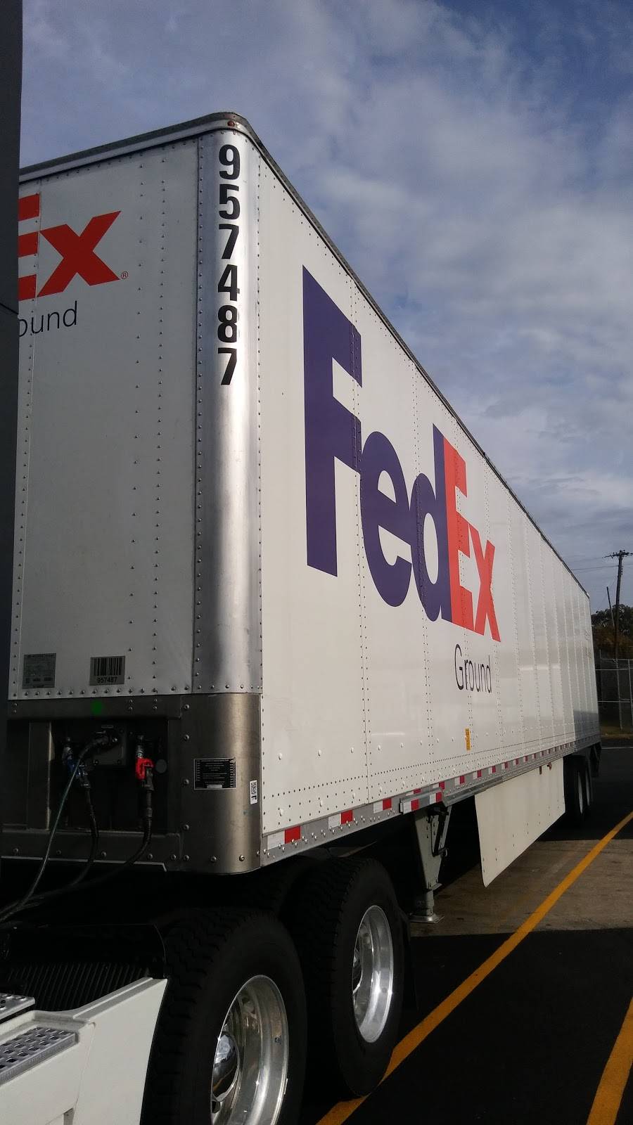 FedEx Ground | 555 Compress Dr, Memphis, TN 38106, USA | Phone: (800) 463-3339