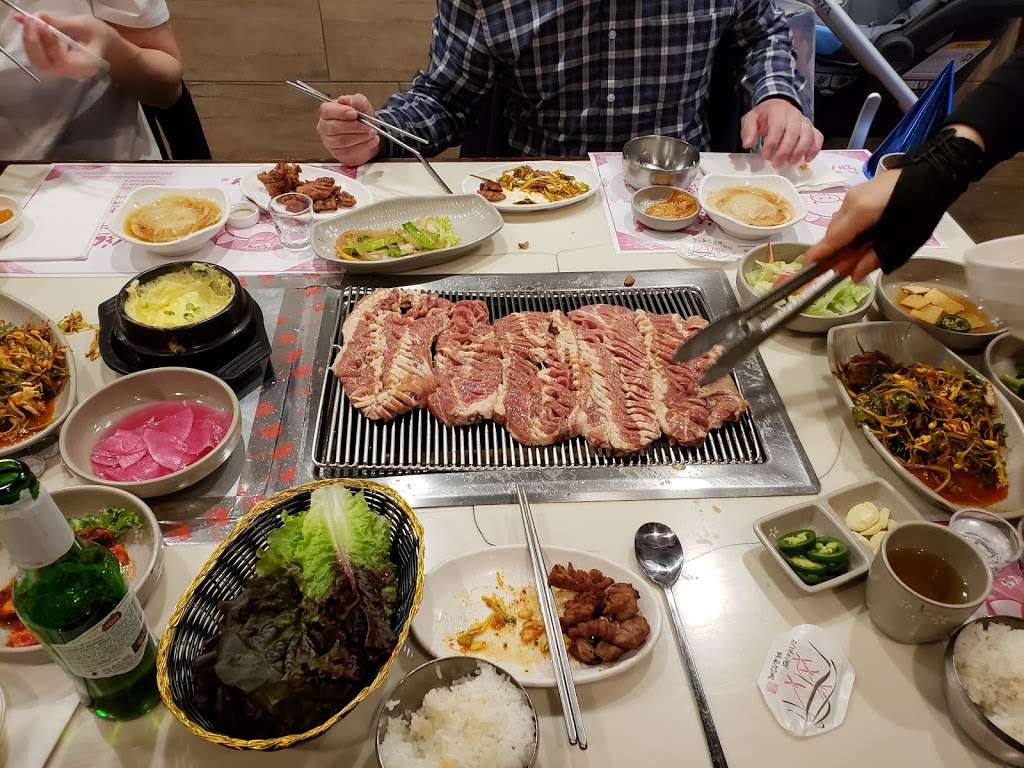 Dae Ji Ssonday 돼지쏜데이 | 321 Broad Ave, Ridgefield, NJ 07657, USA | Phone: (201) 313-2450