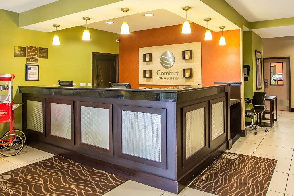 Comfort Inn & Suites Kansas City - Northeast | 7300 NE Parvin Rd, Kansas City, MO 64117, USA | Phone: (816) 454-3500