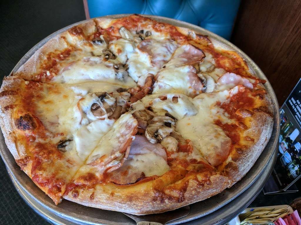 Atlantis Pizzeria and Family Restaurant | 3648 King St, Alexandria, VA 22302, USA | Phone: (703) 671-0250