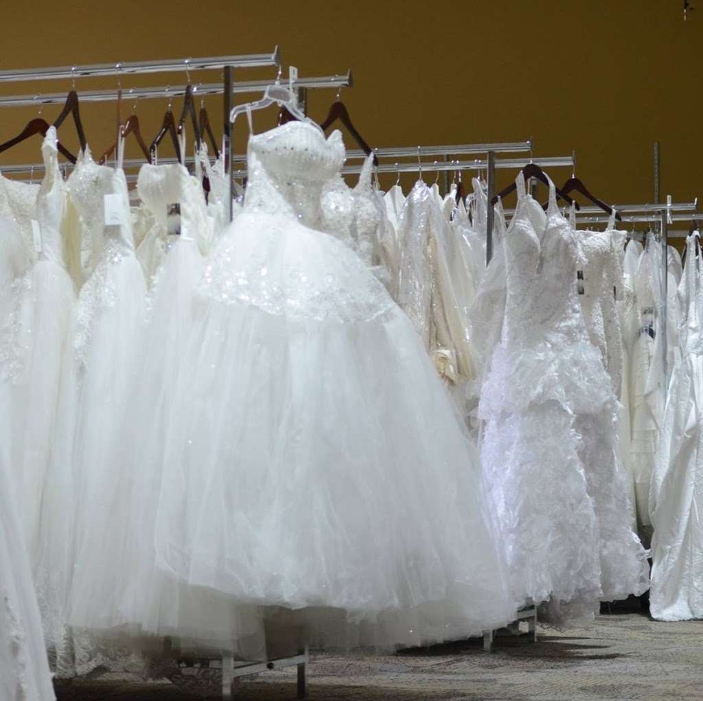 Orlando Bridal Warehouse | 2120 33rd St, Orlando, FL 32839, USA | Phone: (407) 933-3464