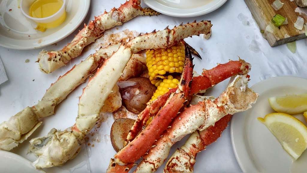 The Crab Pot Restaurant and Bar | 215 N Marina Dr, Long Beach, CA 90803 | Phone: (562) 430-0272