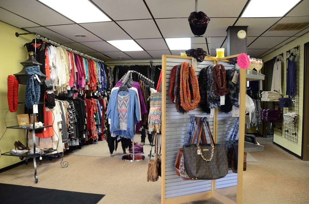 Queen Bs Boutique | 541 E Main St, Brownsburg, IN 46112