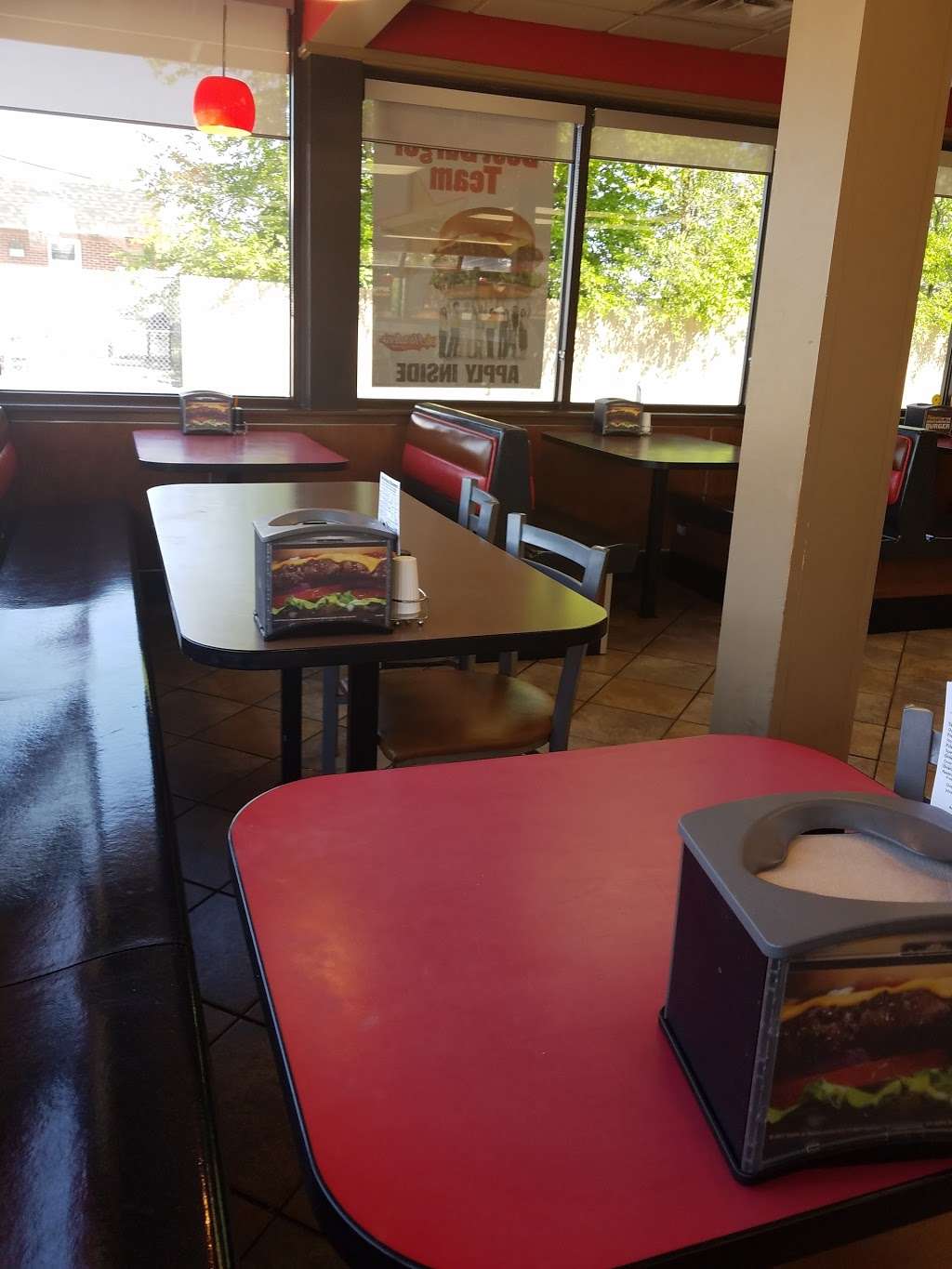 Hardees | 1215 W Main St, Greenfield, IN 46140 | Phone: (317) 462-2011