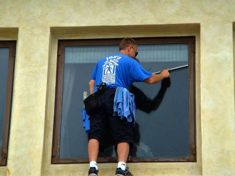 Jons Window Cleaning Services | 6000 Oakdale Ave, Woodland Hills, CA 91367 | Phone: (818) 368-0972