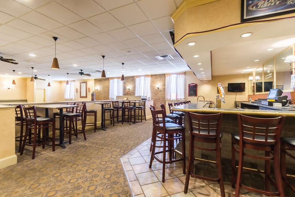 Quality Inn & Suites | 943 S High St, West Chester, PA 19382, USA | Phone: (610) 692-1900